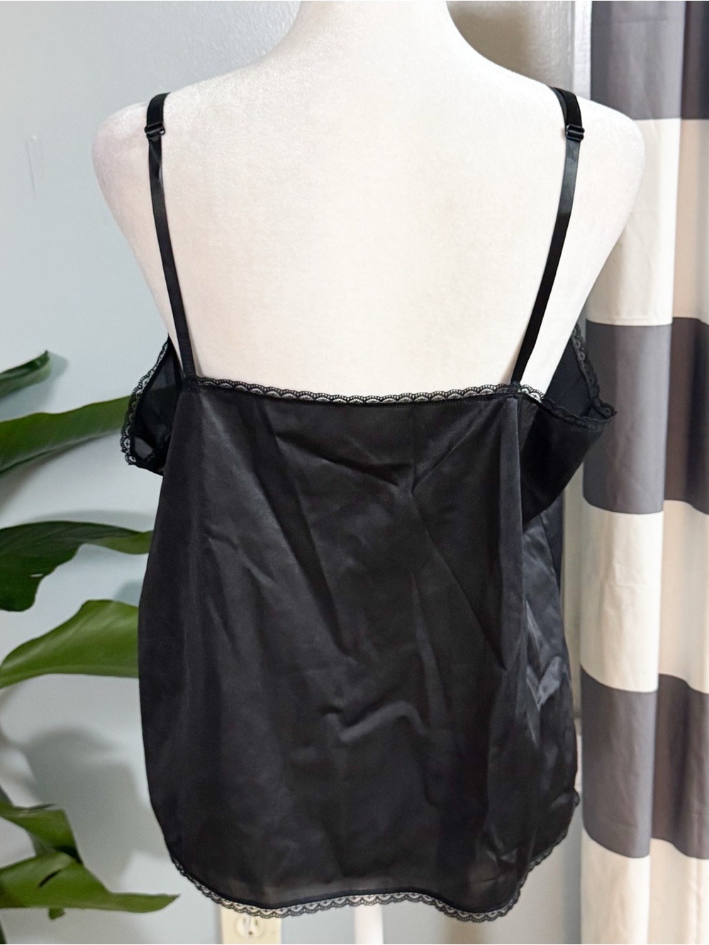 Vintage Vassarette Black Lace Camisole XL 44 Plus Size Lingerie Top - Picture 5 of 10